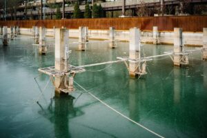 Budowa śluz i stopni wodnych – dlaczego to klucz do poprawy żeglowności