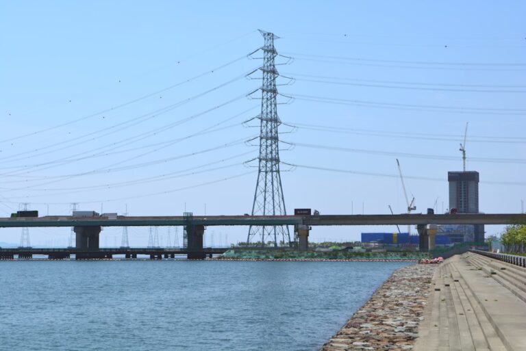 Rola Ministerstwa Infrastruktury w rozwoju transportu wodnego – kluczowe projekty