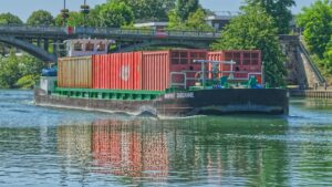 Transport towarowy na Wiśle – wyzwania hydrologiczne i rozwiązania