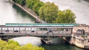 Przyszłość transportu pasażerskiego na rzece – innowacje i trendy