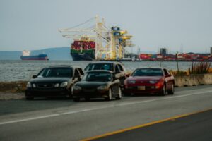 Prawo przewozowe w transporcie wodnym – regulacje i wytyczne dla firm