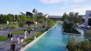Jak planować rejs po rzece – co trzeba wiedzieć o szlakach wodnych i infrastrukturze