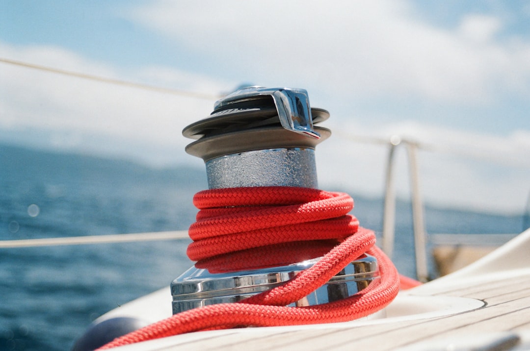 Konserwacja silnika zaburtowego – jak przedłużyć jego żywotność