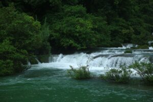 Problemy hydrologiczne Wisły – wpływ na transport pasażerski i turystykę