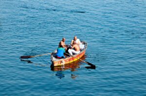 Bezpieczeństwo na wodzie – jak zapobiegać wypadkom w żegludze rekreacyjnej